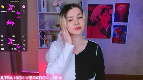 Snapshot of cutie_mili chatting on 02-16-25, 05:48 mili online show from 02-16-25, 05:48