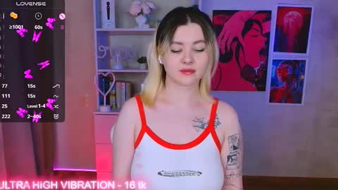 Snapshot of cutie_mili chatting on 02-18-25, 06:37 mili online show from 02-18-25, 06:37