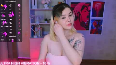 Snapshot of cutie_mili chatting on 02-24-25, 10:04 mili online show from 02-24-25, 10:04