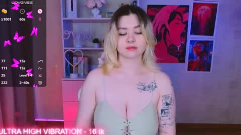 Snapshot of cutie_mili chatting on 02-25-25, 07:09 mili online show from 02-25-25, 07:09