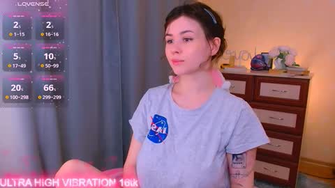 Snapshot of cutie_mili chatting on 10-06-25, 07:39 mili online show from 10-06-25, 07:39