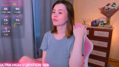 Snapshot of cutie_mili chatting on 10-15-25, 08:25 mili online show from 10-15-25, 08:25