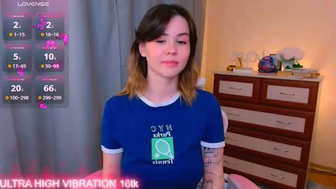 Snapshot of cutie_mili chatting on 10-17-25, 08:28 mili online show from 10-17-25, 08:28