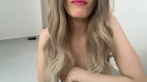 Snapshot of cutie_n111 chatting on 04-22-26, 01:56 Call me cutie online show from 04-22-26, 01:56