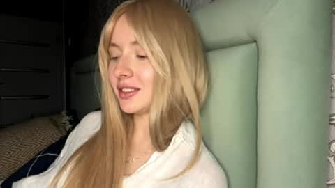 Snapshot of cutieblondyy chatting on 04-20-26, 07:59 Vanessa online show from 04-20-26, 07:59