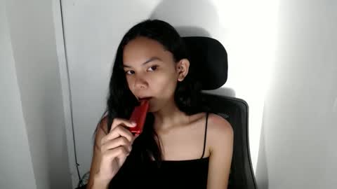 cutiee_lily2 online show from 05-24-26, 01:21