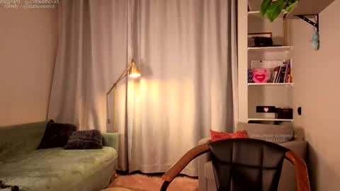 Snapshot of cutieeeeva chatting on 11-12-25, 04:18 E online show from 11-12-25, 04:18