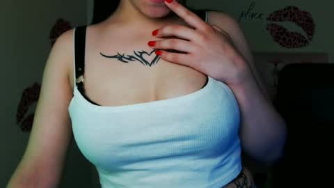 Snapshot of cutielady_ chatting on 06-18-26, 06:13 Emma online show from 06-18-26, 06:13