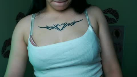 Snapshot of cutielady_ chatting on 06-28-26, 05:57 Emma online show from 06-28-26, 05:57