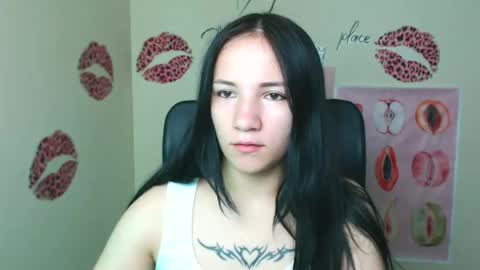 Snapshot of cutielady_ chatting on 06-29-26, 05:57 Emma online show from 06-29-26, 05:57