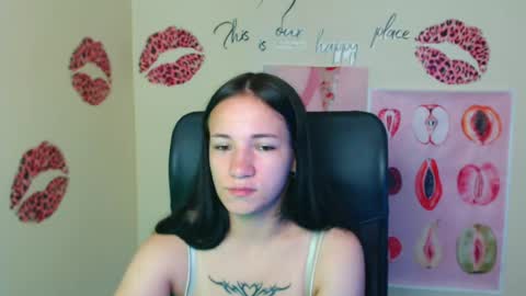 Snapshot of cutielady_ chatting on 07-05-26, 05:58 Emma online show from 07-05-26, 05:58