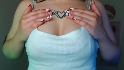 Snapshot of cutielady_ chatting on 07-06-26, 06:10 Emma online show from 07-06-26, 06:10