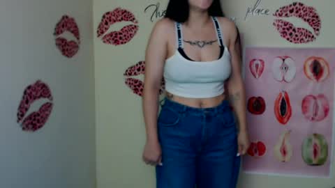 Snapshot of cutielady_ chatting on 07-15-26, 06:18 Emma online show from 07-15-26, 06:18