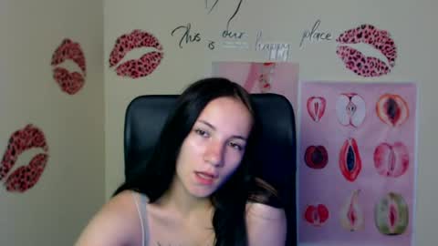 Snapshot of cutielady_ chatting on 07-16-26, 06:14 Emma online show from 07-16-26, 06:14
