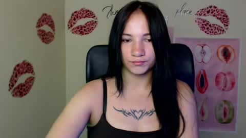 Snapshot of cutielady_ chatting on 07-26-26, 05:59 Emma online show from 07-26-26, 05:59