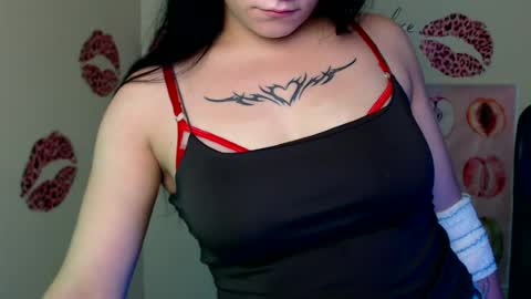 Snapshot of cutielady_ chatting on 07-27-26, 06:09 Emma online show from 07-27-26, 06:09