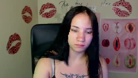 Snapshot of cutielady_ chatting on 07-28-26, 06:09 Emma online show from 07-28-26, 06:09