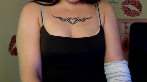 Snapshot of cutielady_ chatting on 07-28-26, 11:17 Emma online show from 07-28-26, 11:17
