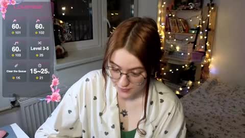 Snapshot of cutiepiealice chatting on 01-12-25, 03:46 Alice online show from 01-12-25, 03:46