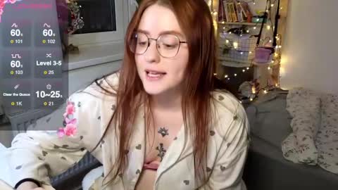 Snapshot of cutiepiealice chatting on 01-16-25, 05:23 Alice online show from 01-16-25, 05:23