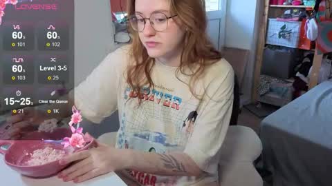 Snapshot of cutiepiealice chatting on 09-26-25, 09:35 Alice online show from 09-26-25, 09:35