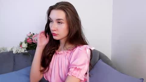 Snapshot of cutiewuwu chatting on 12-04-25, 02:26 Vivienne online show from 12-04-25, 02:26