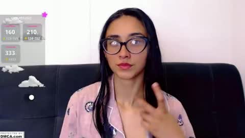 Snapshot of cutte_kitty_ chatting on 06-29-26, 10:54 miss ari online show from 06-29-26, 10:54