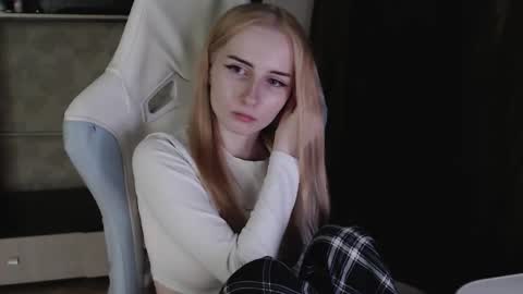 Cutti Crystal online show from 03-10-26, 02:33