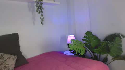 Snapshot of cuttie_blondie_dh chatting on 02-10-26, 11:36 Laura online show from 02-10-26, 11:36