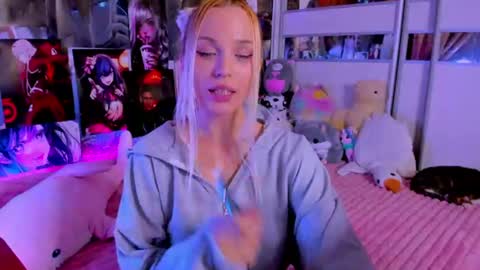 Nora online show from 06-11-26, 12:32