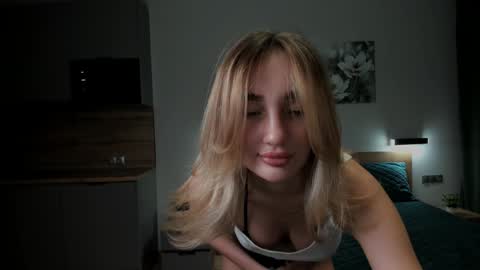 Snapshot of cuttiechloe chatting on 12-18-24, 11:08 CuttieChloe online show from 12-18-24, 11:08