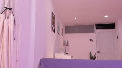 Snapshot of cyan_xo chatting on 06-25-26, 12:54 Cyan online show from 06-25-26, 12:54