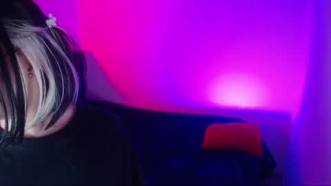 Snapshot of cybermich chatting on 07-18-26, 02:27 Michell online show from 07-18-26, 02:27