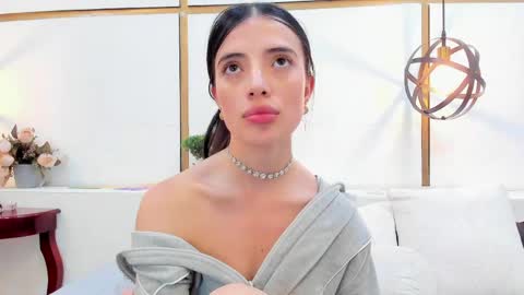 Snapshot of cynthia1fox chatting on 05-27-26, 01:57 Cynthia1fox online show from 05-27-26, 01:57