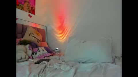 Snapshot of cynthiaa33 chatting on 04-21-26, 01:53 cynthiaa33 online show from 04-21-26, 01:53