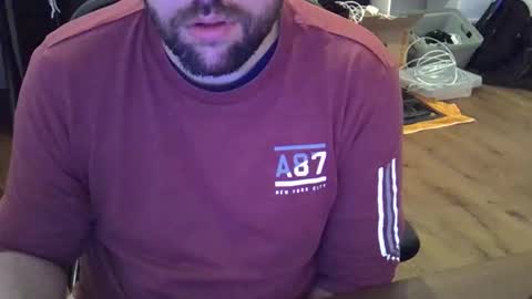 Snapshot of cyrsug chatting on 10-20-25, 02:06 cyrsug online show from 10-20-25, 02:06