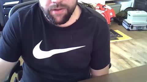 Snapshot of cyrsug chatting on 11-14-25, 11:31 cyrsug online show from 11-14-25, 11:31