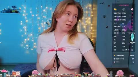 Snapshot of d0nna_ chatting on 04-22-26, 11:06 Donna online show from 04-22-26, 11:06