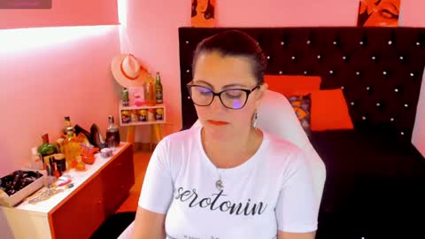 Mia  online show from 01-31-25, 06:03