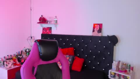 Mia  online show from 02-16-25, 11:16