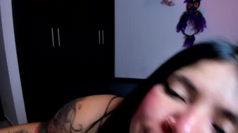 Snapshot of daahanna_ chatting on 12-22-24, 05:12 Ailyn online show from 12-22-24, 05:12