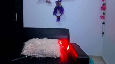 Snapshot of daahanna_ chatting on 12-24-24, 01:49 Ailyn online show from 12-24-24, 01:49