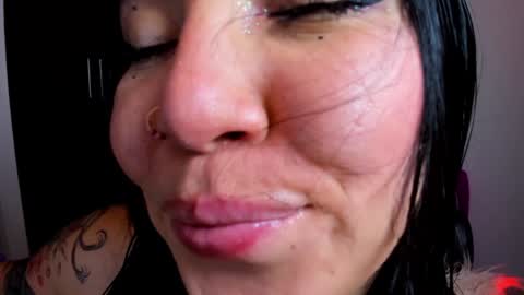 Snapshot of daahanna_ chatting on 01-26-25, 08:45 Ailyn online show from 01-26-25, 08:45