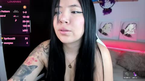 Snapshot of daahanna_ chatting on 09-12-25, 10:43 Ailyn online show from 09-12-25, 10:43