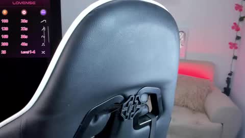 Snapshot of daahanna_ chatting on 10-02-25, 11:45 Ailyn online show from 10-02-25, 11:45