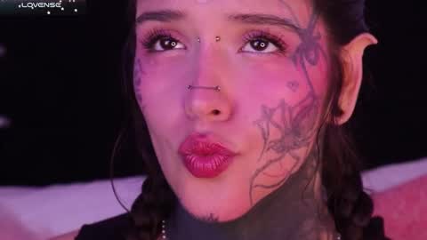 Snapshot of daarlene chatting on 02-04-25, 05:45 Darlene online show from 02-04-25, 05:45