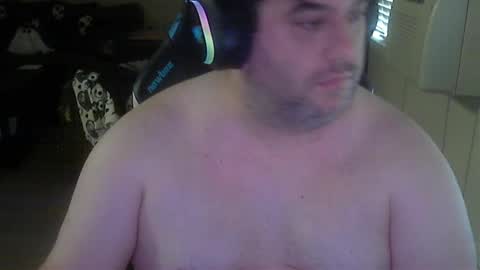 Snapshot of daddybody4u chatting on 10-28-25, 06:54 daddybody4u online show from 10-28-25, 06:54