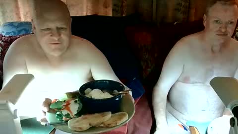 Snapshot of daddycubbyhubby chatting on 06-06-26, 10:53 Daddy online show from 06-06-26, 10:53