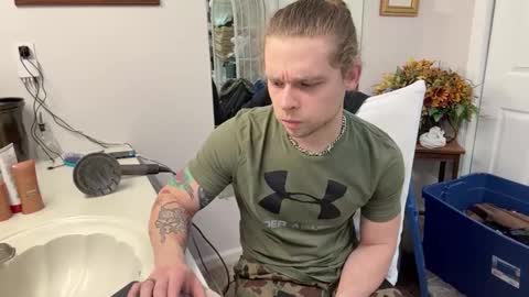 Snapshot of daddydaydrinkz chatting on 02-15-25, 11:03 DaddydayDrinkz online show from 02-15-25, 11:03