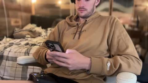 Leo online show from 11-22-25, 10:09